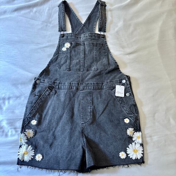 Free People Black Overalls Daisy Embroidered Shortalls XL NWT - Picture 2 of 13
